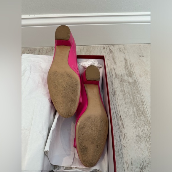 Salvatore Ferragamo | Vara Bow Pump | Patent Leather | Hot Pink | Size 8 - Picture 6 of 15